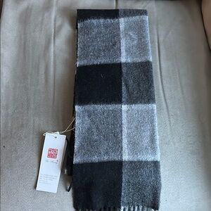Wu Huang Black and Gray Scarf